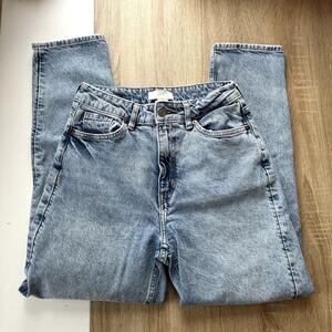 H&M Women's High waist Mom Jeans Size 6 Light Wash Denim
